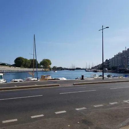 Le Quai De Bosc *